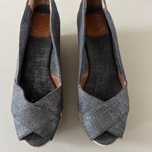 Tory Burch Women’s 9b Silver/Black Canvass Criss-Cross Wedge Espadrille Platform